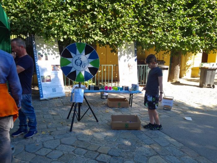 Das ÖVVÖ Glücksrad auf den Artenschutztagen im Zoo Schönbrunn Das ÖVVÖ Glücksrad auf den Artenschutztagen im Zoo Schönbrunn
